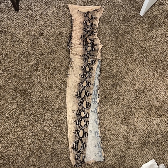 Snakeskin Print Maxi Dress w Slit - Picture 5 of 6